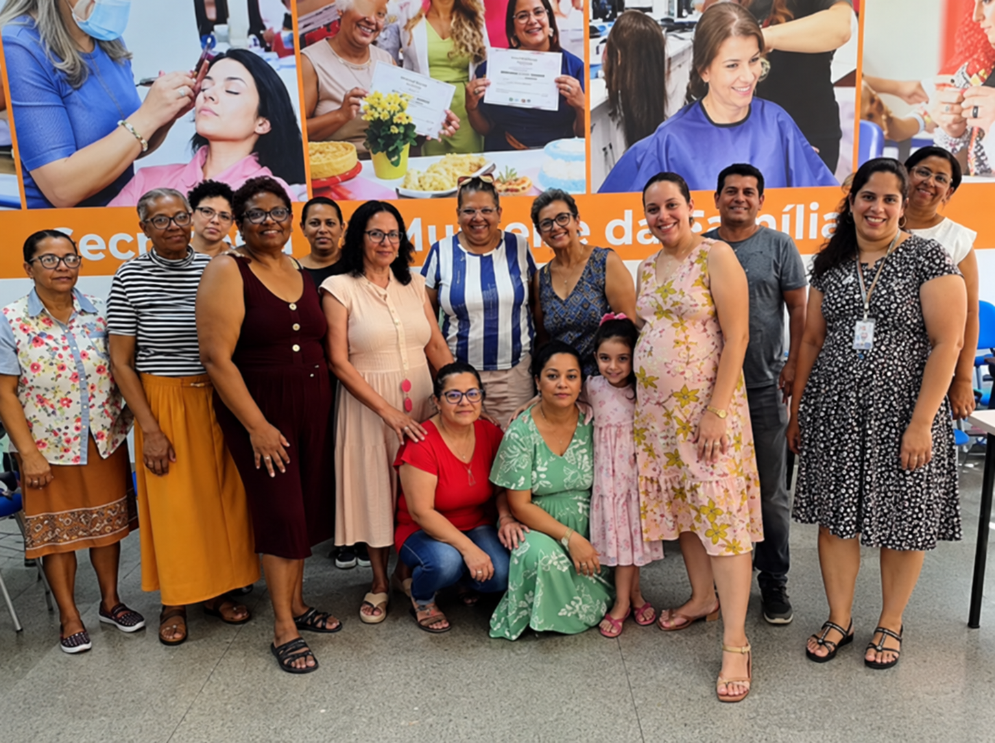 Grupo reunido para uma foto na sala de aula